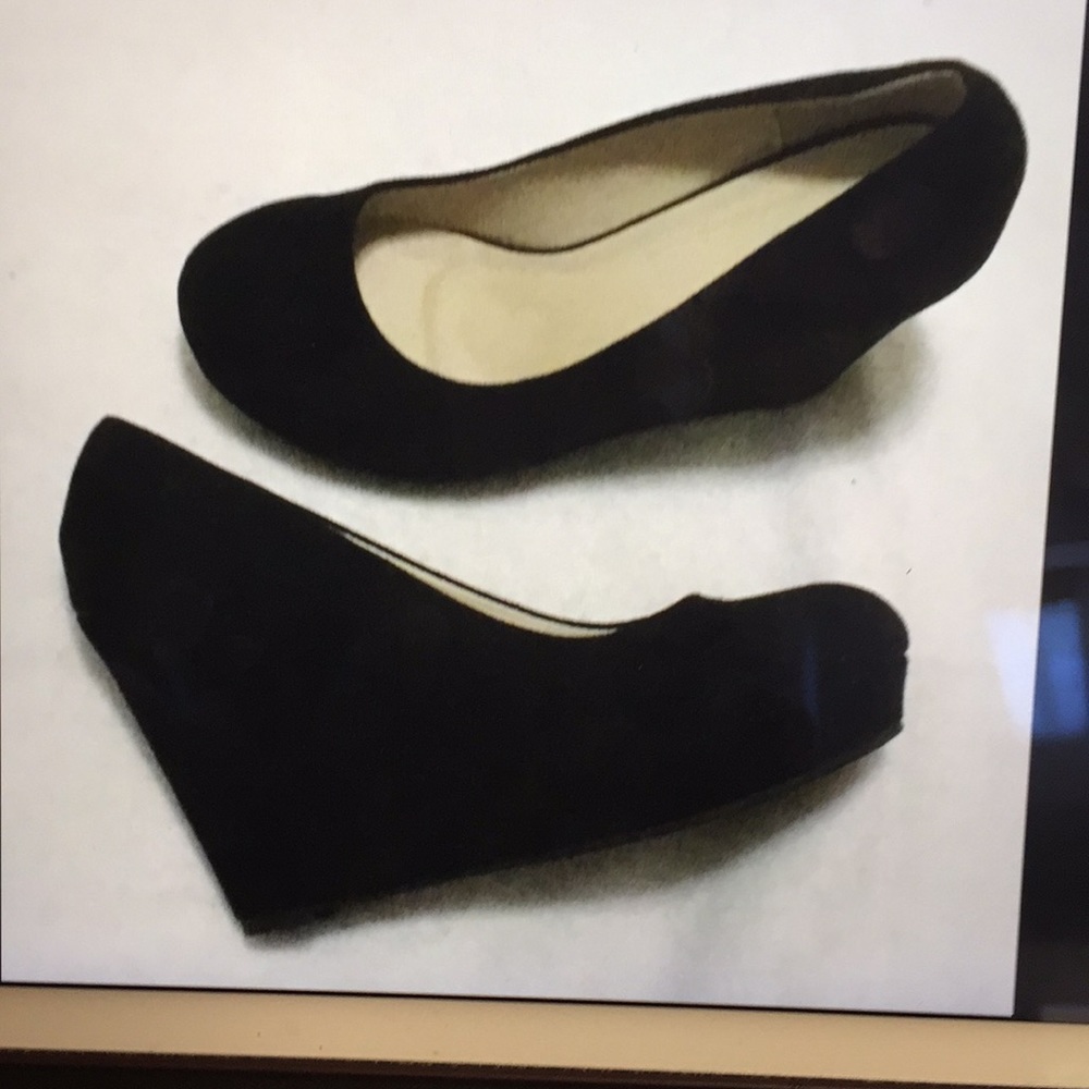 Torrid Black Suede platform wedge Heels 10